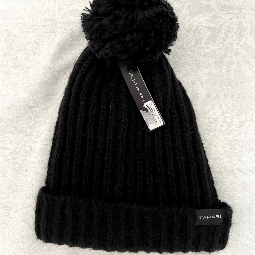 NWT Tahari Knit Pom-Pom Hat